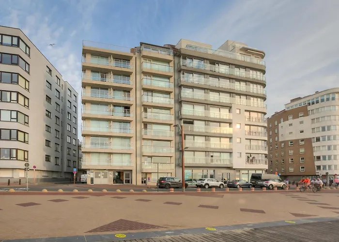 7E Verdiep Appartement Met Zeezicht In Knokke Voor Max 6 Personen