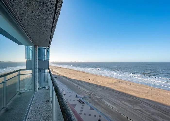 7E Verdiep Appartement Met Zeezicht In Knokke Voor Max 6 Personen